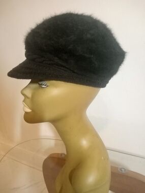 Women's Black Faux Fur Newsboy Cap